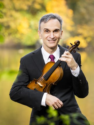 Gil Shaham violinist will accompany the Maltaphil on its tour in Dubai